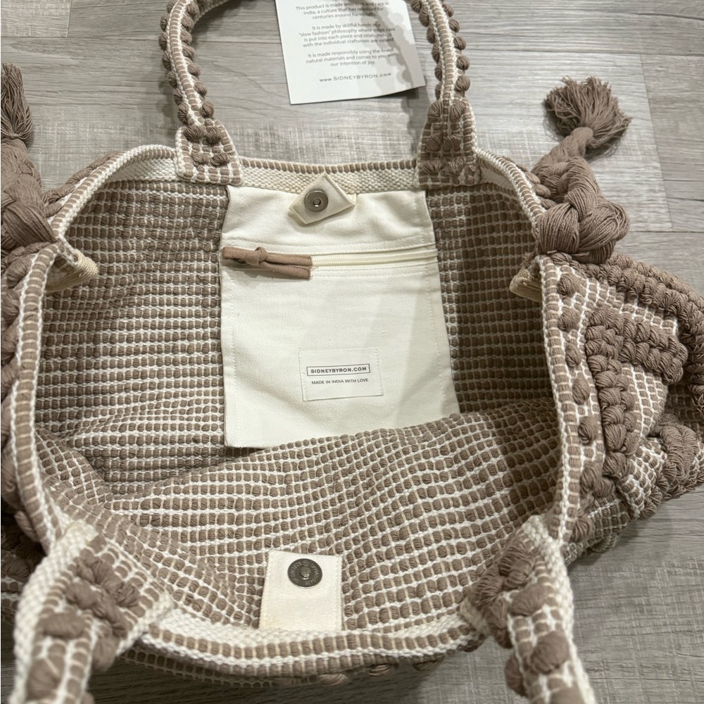 Braided Diamond Pattern Tote Bag in Taupe and Cream - Picture 5 of 8